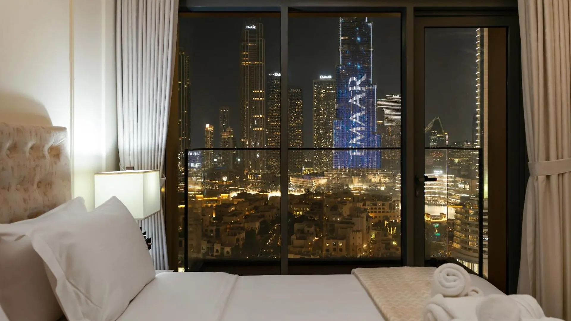 Burj Khalifa View Luxe 2Br, 5 Mins Walk To Dubai Mall Apartment