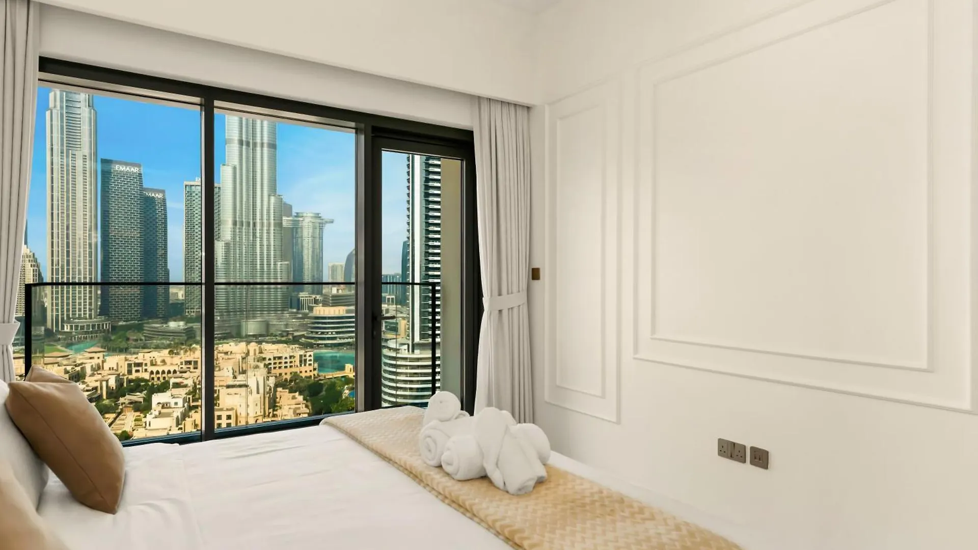 Burj Khalifa View Luxe 2Br, 5 Mins Walk To Dubai Mall Apartment