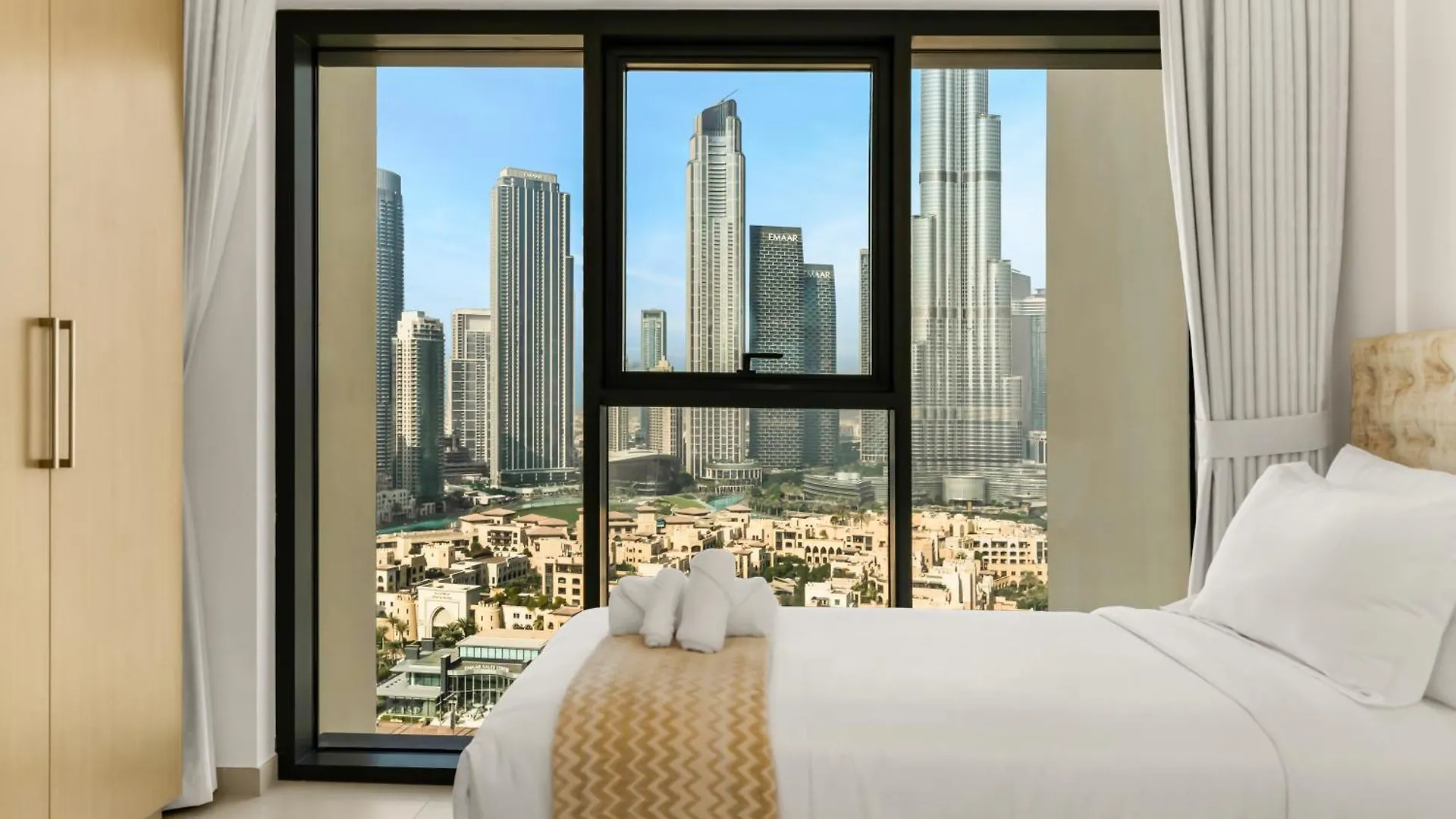 Burj Khalifa View Luxe 2Br, 5 Mins Walk To Dubai Mall 0*,  United Arab Emirates