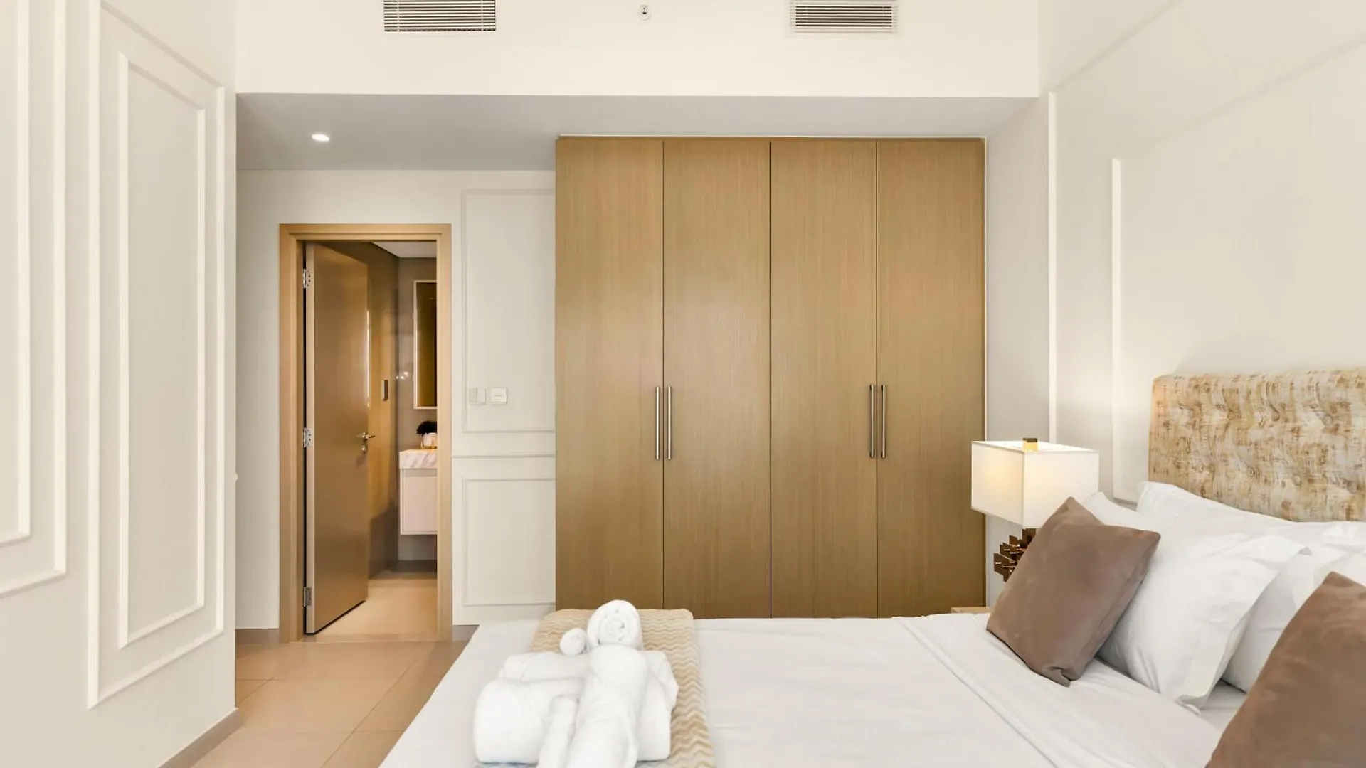 Burj Khalifa View Luxe 2Br, 5 Mins Walk To Dubai Mall 0*,  United Arab Emirates