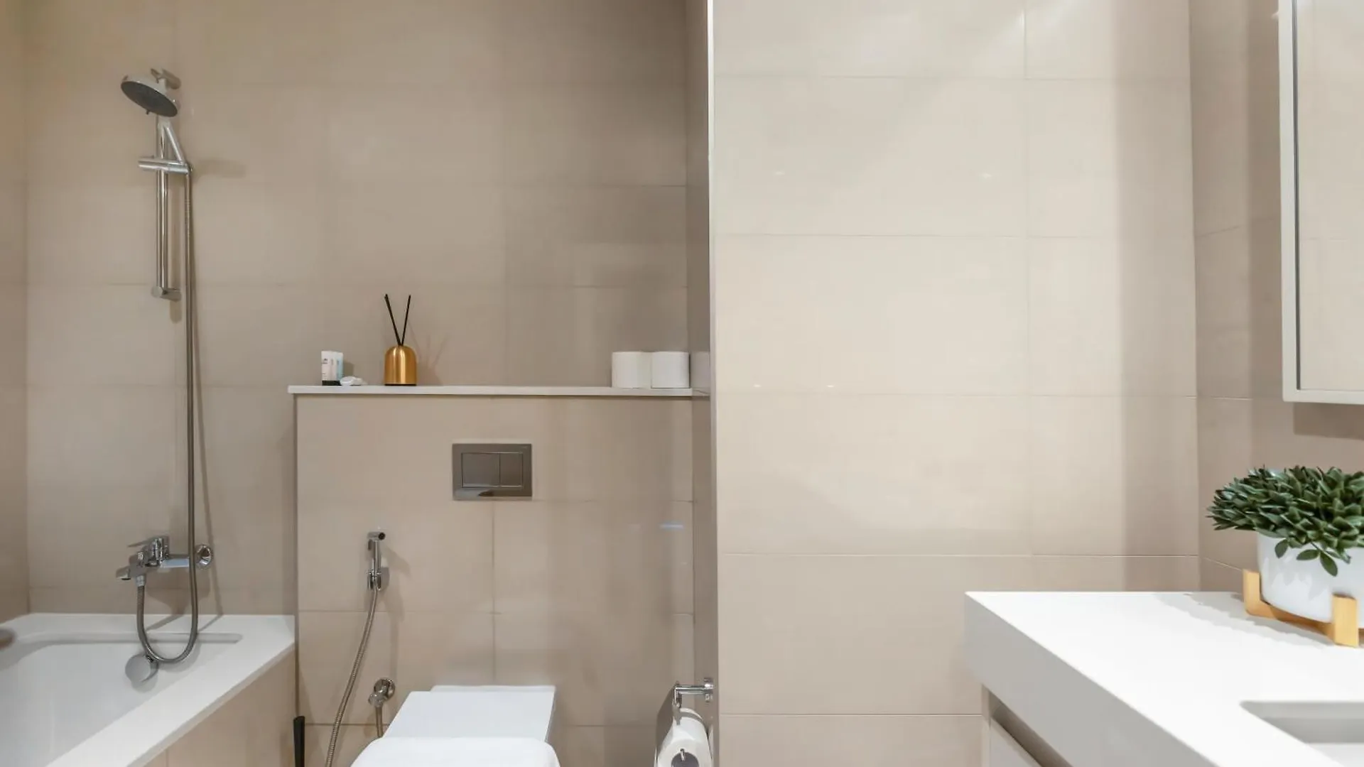 Burj Khalifa View Luxe 2Br, 5 Mins Walk To Dubai Mall United Arab Emirates
