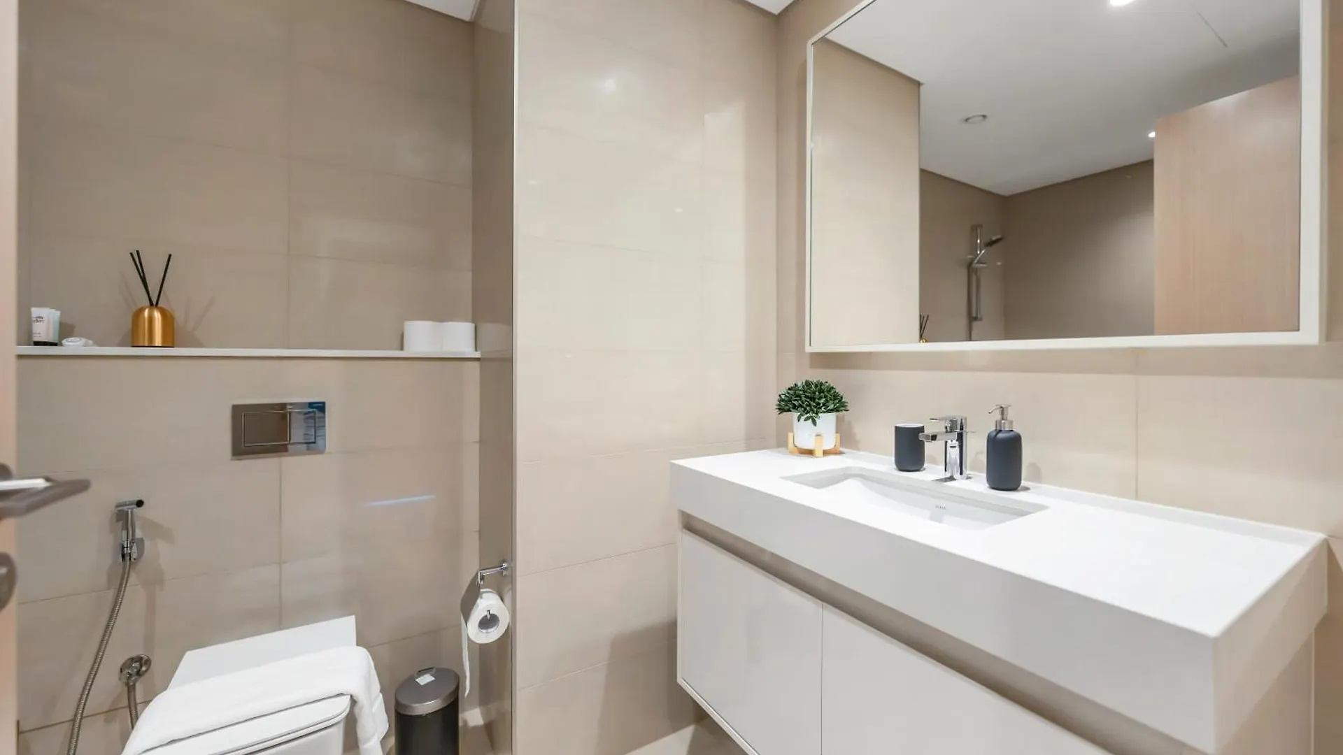Apartment Burj Khalifa View Luxe 2Br, 5 Mins Walk To Dubai Mall