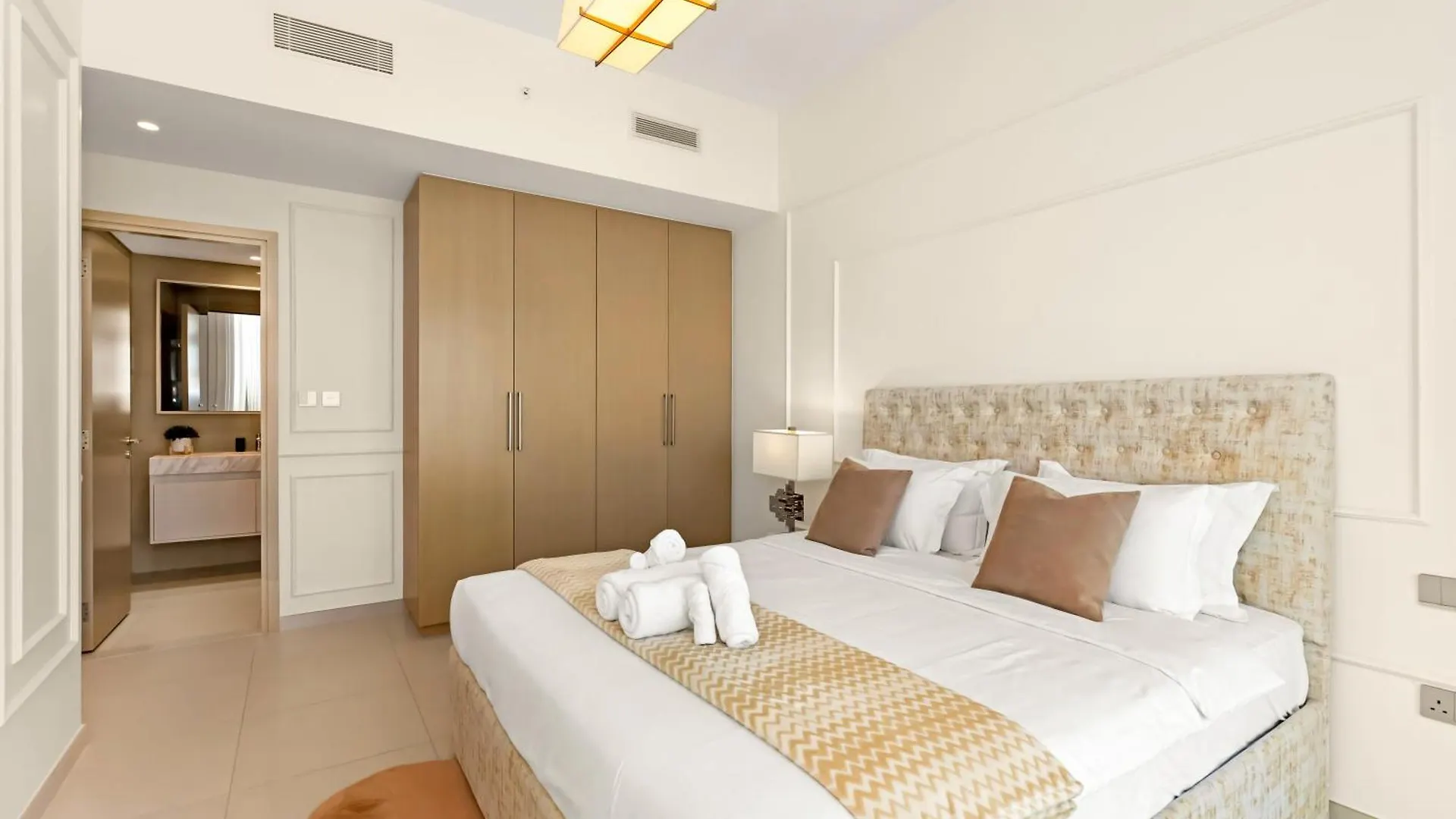 Apartment Burj Khalifa View Luxe 2Br, 5 Mins Walk To Dubai Mall